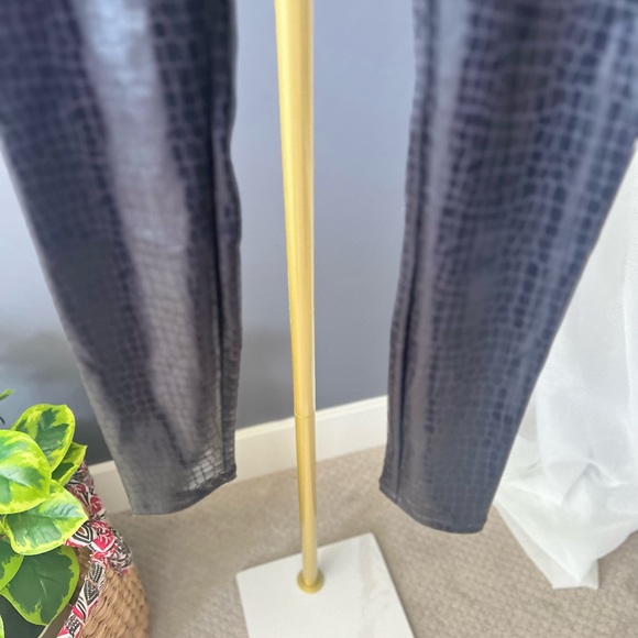 Express faux leather - Picture 5 of 9